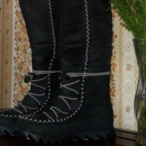 The North Face Black Winter Boots with Contrast Stitching